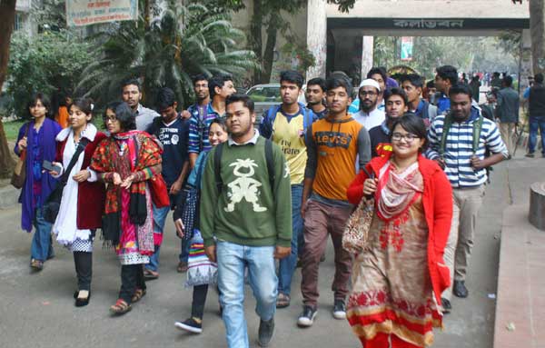 Public university teachers return to classes