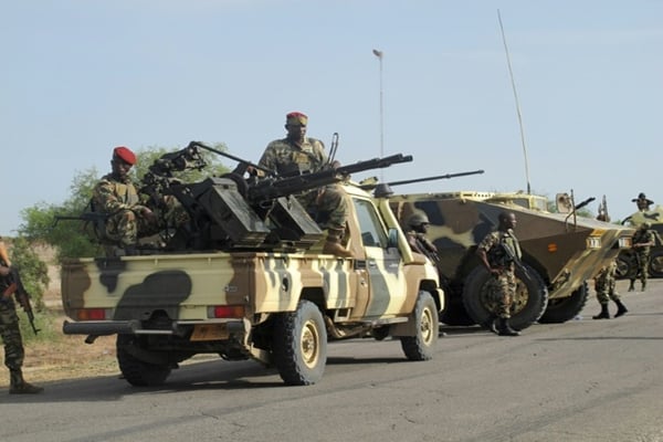 Suicide bombers kill 32 in north Cameroon market
