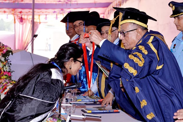 Engineers must have farsightedness in development plans: President