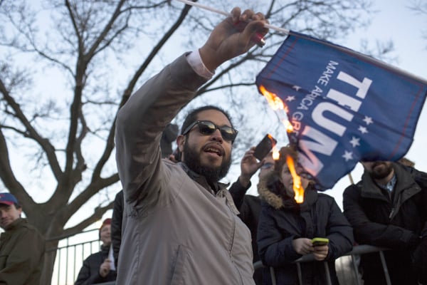 Trump calls off Chicago rally following violent clashes