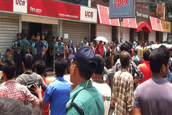15 hurt as ticket-hungry cricket fans clash with cops