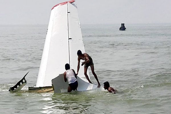 Cargo plane crashes into sea: 3 dead, 1 injured
