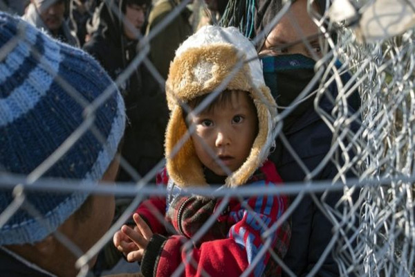 Slovenia moves to close migrant route