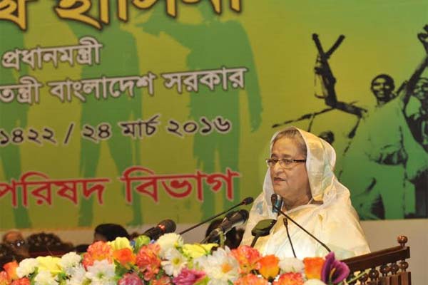 15 personalities, BD Navy receive Independence Award '16