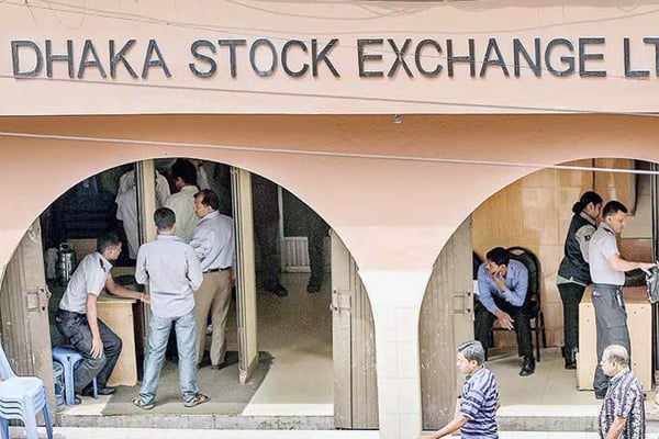 Stocks maintain steady rise to open week