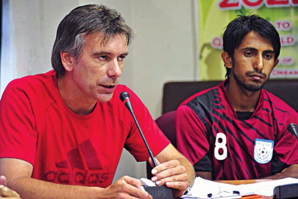 Kruif wants senior players back in national team