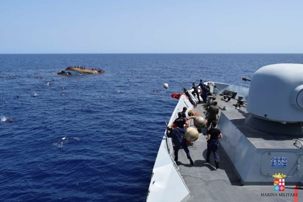 Shipwrecks 'kill up to 700 migrants'