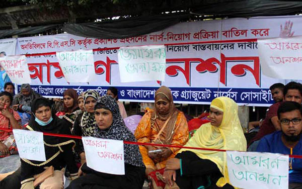 Jobless nurses withdraw strike