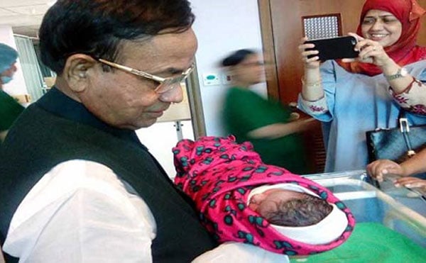 Rail Minister offers sweets to colleagues
