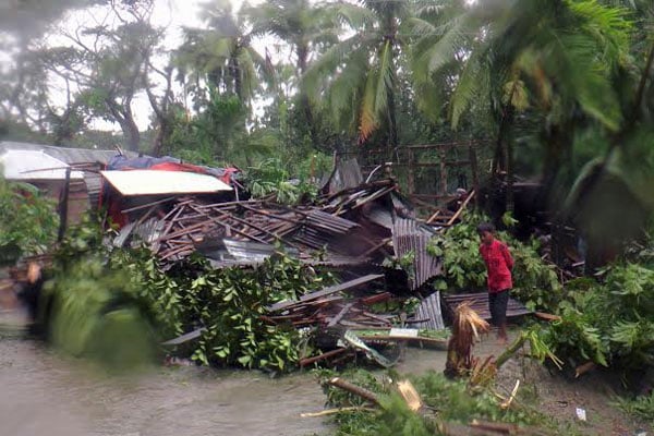 24 killed as cyclone Roanu hits coast