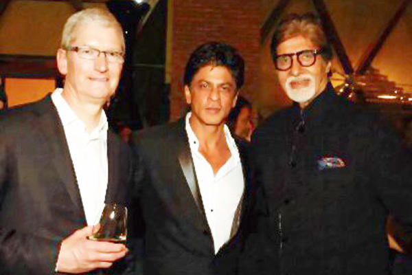 Shah Rukh Khan calls Tim Cook ‘rockstar’