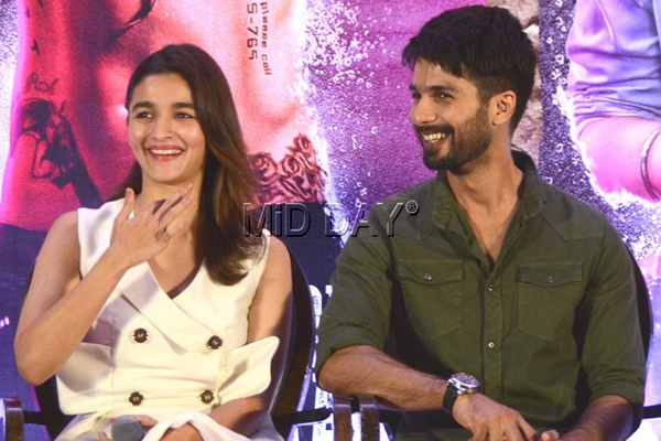 Alia should win national award for 'Udta Punjab': Shahid