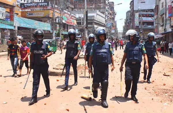 Traders-hawkers fresh clash in Gulistan, hundreds held