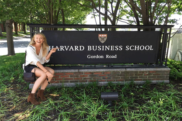 Sharapova attends Harvard Business School