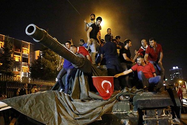 Turkish coup quashed, 194 reported killed in clashes