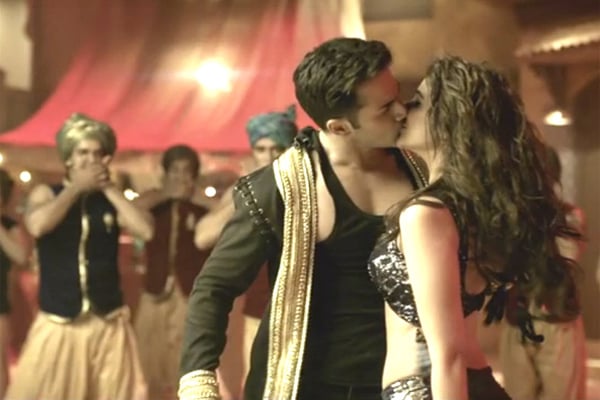 Kiss in 'Jaaneman Aah' was Varun's idea: Parineeti Chopra