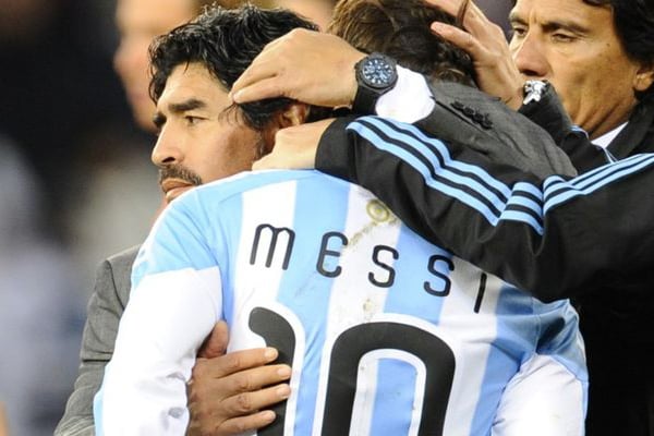Maradona urges Messi to stay with Argentina