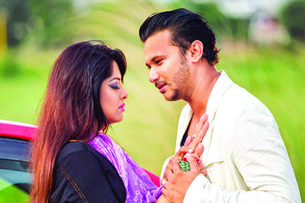 Moushumi pairs up with Nayeem