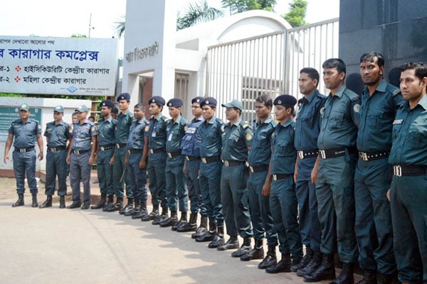 Family at Kashimpur jail to meet Mir Quasem