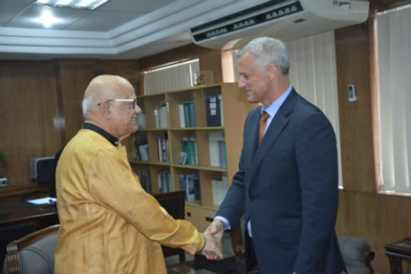 StanChart Group Chief Executive visits Bangladesh
