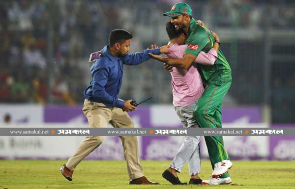 Police quizzing pitch-invader