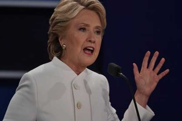 Clinton campaign condemns FBI email move