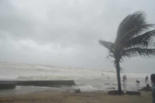 Depression weakens as it crosses Ctg coast