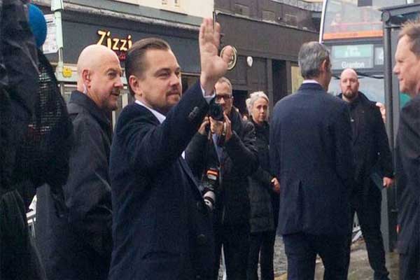 DiCaprio stuns onlookers on Edinburgh street