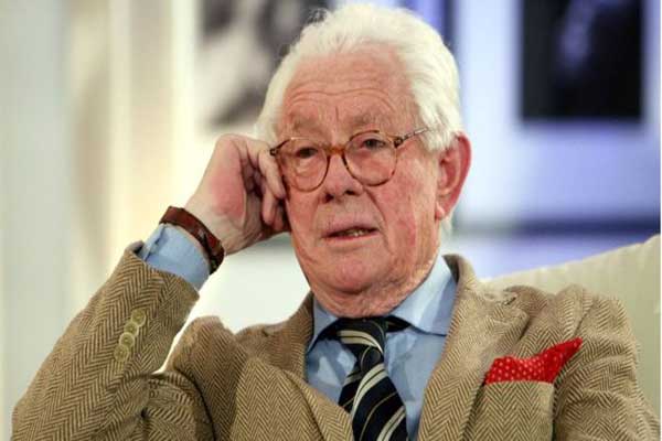 UK's nude photographer Hamilton dies