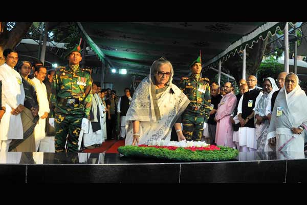 PM pays homage to Bangabandhu, four national leaders