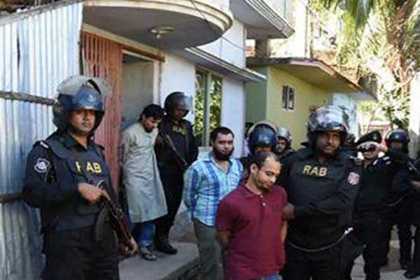 5 'militants' held with arms in Ctg