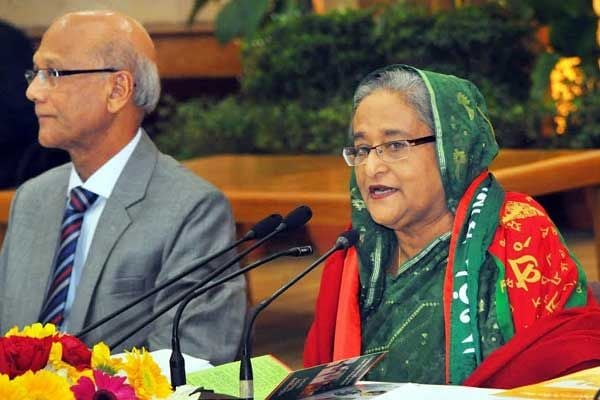 PM urges critics to help improve education standard further