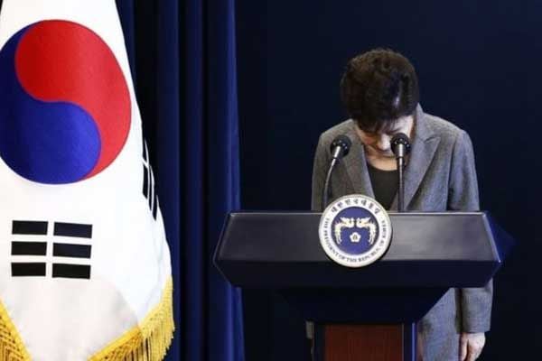 S Korea lawmakers vote to impeach leader