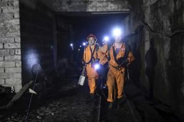 5 dead after coal mine caving in central China