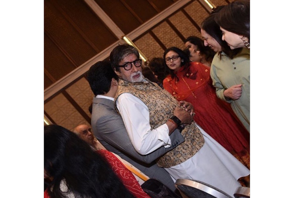Amitabh in heart-warming pic shared by Abhishek