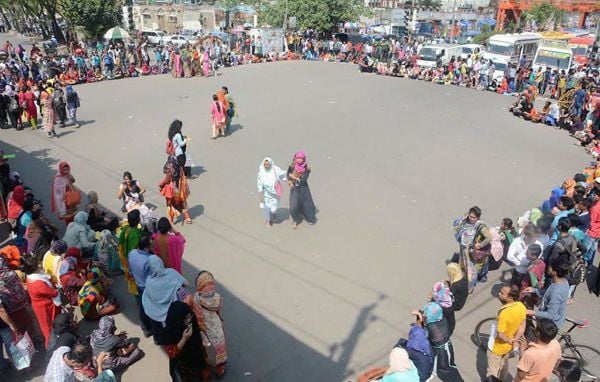 Home Economics College students block roads again