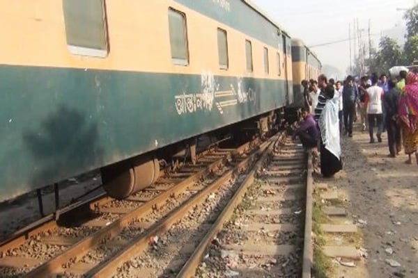 Derailment halts Dhaka-M'singh rail link