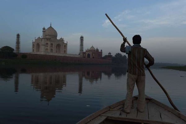 India beefs up security at Taj Mahal after ISIS threat