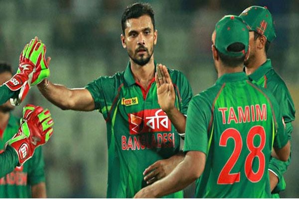 Mashrafe strikes early