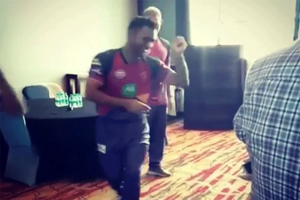Dhoni shows off dancing skills