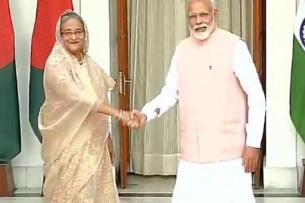 Hasina meets Modi at Hyderabad House