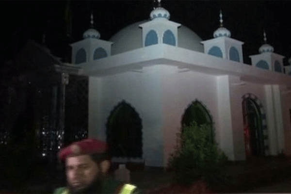 20 people murdered in Pakistan shrine