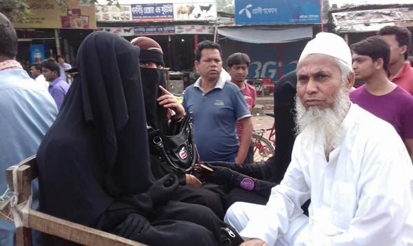 Family meets Mufti Hannan