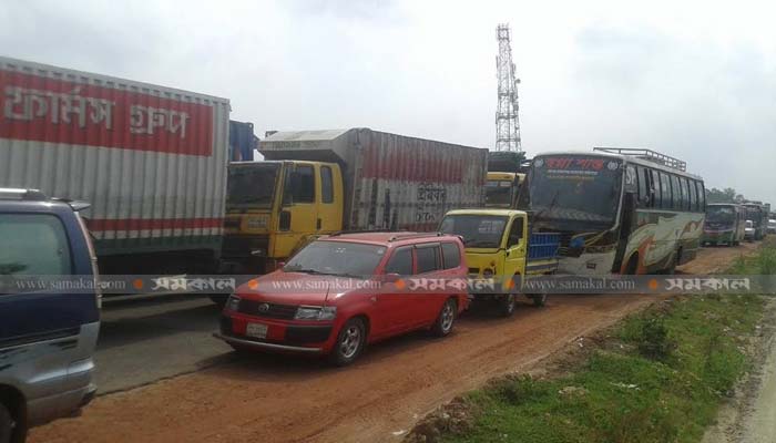 Huge tailback on Dhaka-Tangail Highway