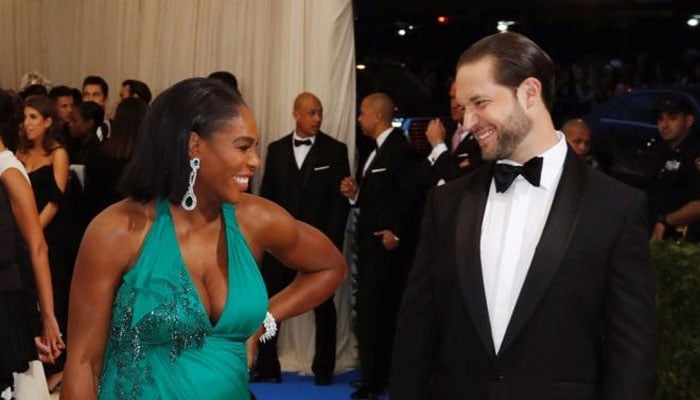 Serena Williams gives birth to baby girl