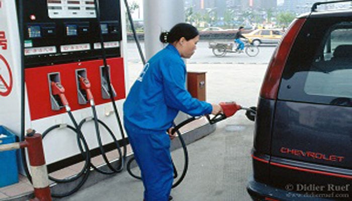 China looks at ending sales of gasoline cars 