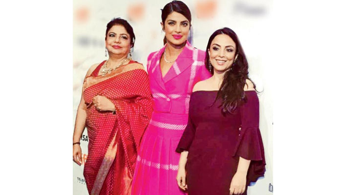 Priyanka attends Toronto Film festival with mother Madhu