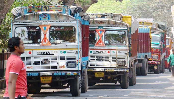 Benapole land port back into business after 6 days