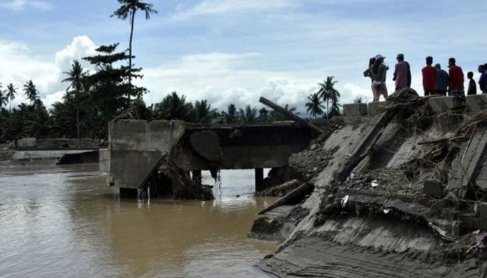 Tropical Storm Tembin: Philippines rescuers seek victims