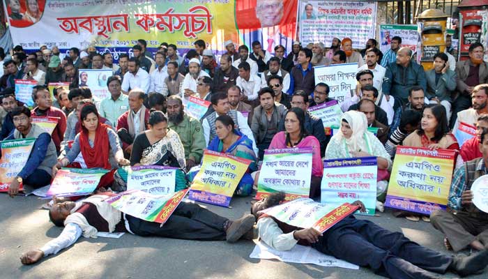 Non-MPO teachers, employees start fast unto death 